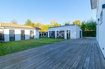 Maison - 217 m² - 7 pièces