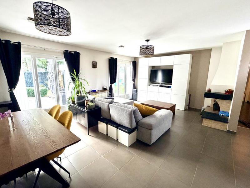 Maison - 88 m² - 4 pièces