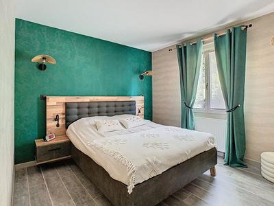 Maison - 180 m² - 7 pièces