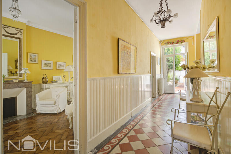 Maison - 260 m² - 5 pièces