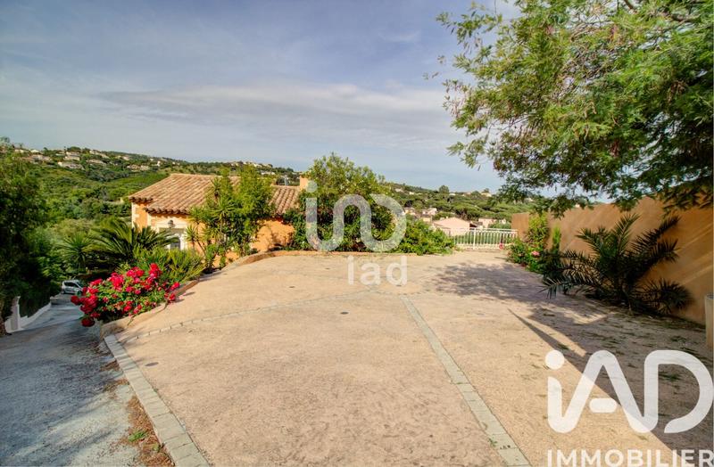 Maison - 238 m² - 10 pièces