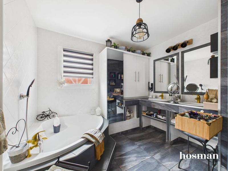 Maison - 130 m² - 5 pièces