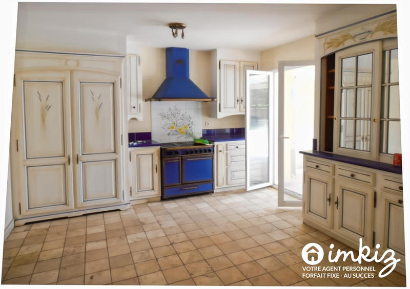 Maison - 220 m² - 9 pièces