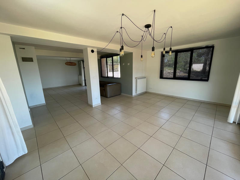 Maison - 200 m² - 9 pièces