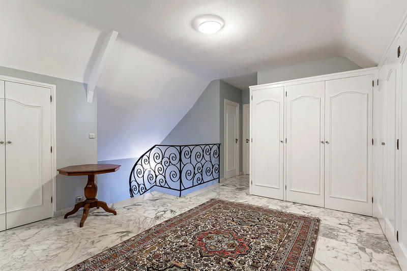 Villa - 263 m² - 9 pièces