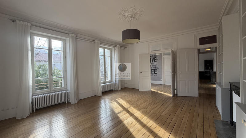 Appartement - 198 m² - 6 pièces