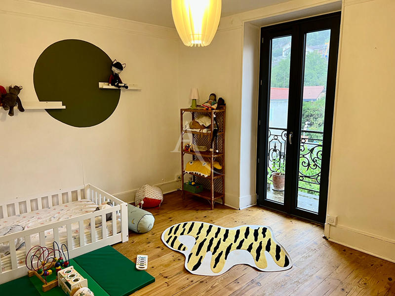 Maison - 235 m² - 8 pièces