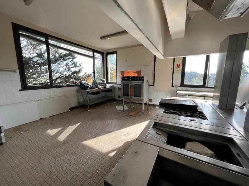 Maison - 1 238 m² - 20 pièces