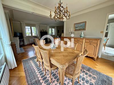 Maison - 230 m² - 8 pièces