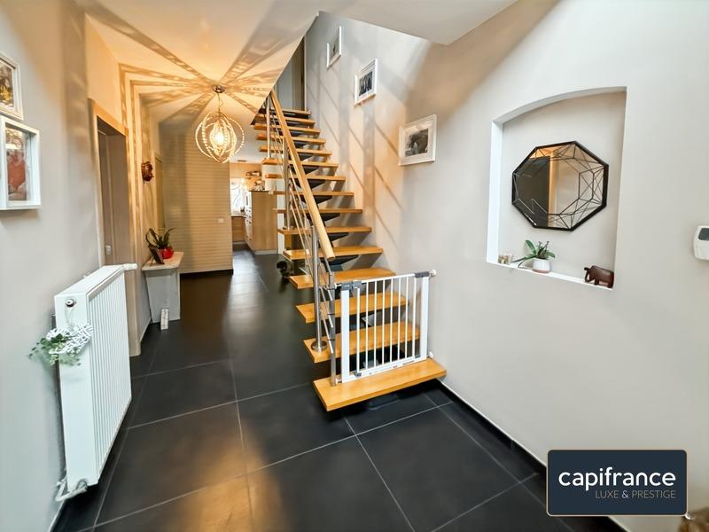 Maison - 230 m² - 7 pièces