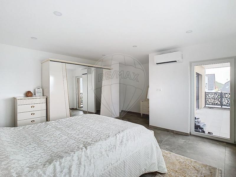 Maison - 180 m² - 7 pièces