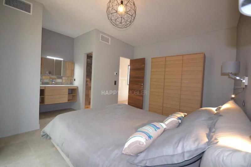 Maison - 222 m² - 7 pièces