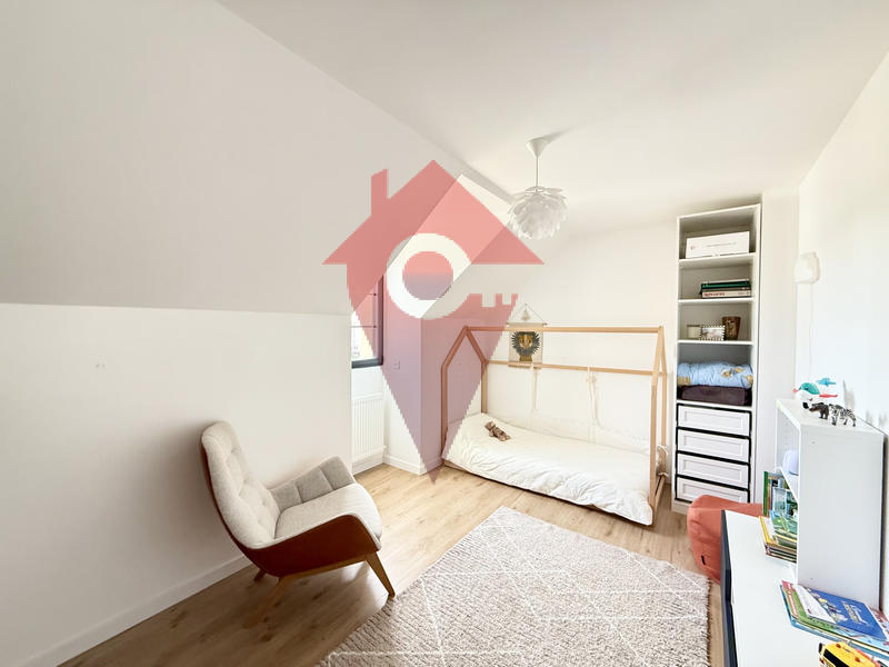 Maison - 140 m² - 5 pièces