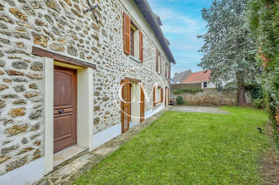 Maison - 288 m² - 8 pièces