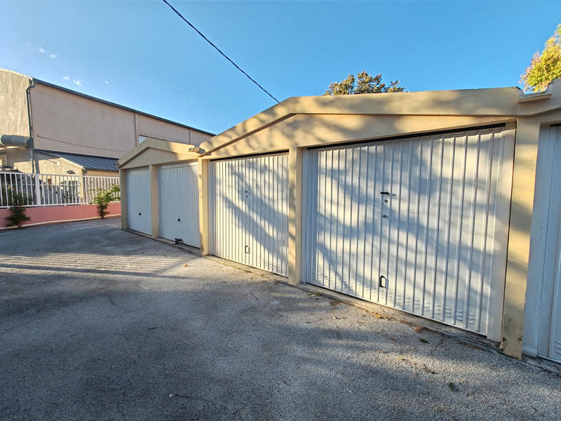 Parking / Garage - 11 m²