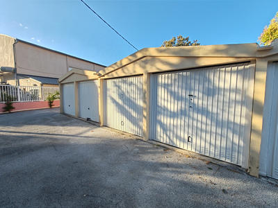 Parking / Garage - 11 m²