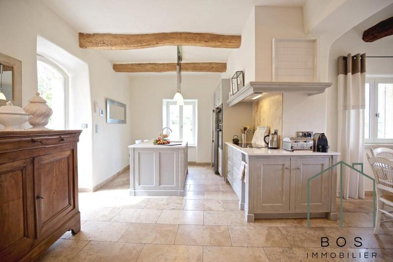 Maison - 200 m² - 6 pièces