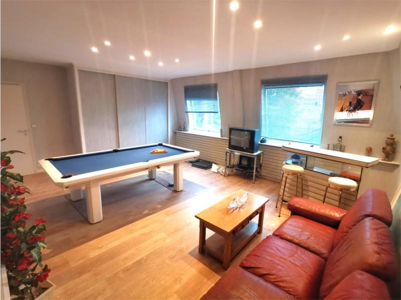 Pavillon - 202 m² - 9 pièces