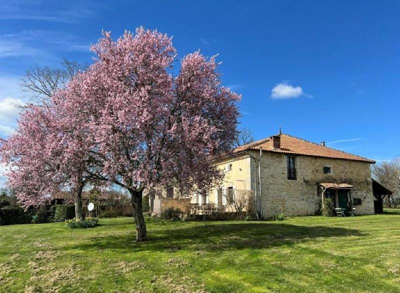 Maison - 280 m² - 8 pièces