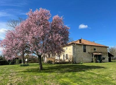 Maison - 280 m² - 8 pièces