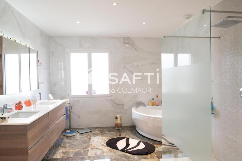 Villa - 222 m² - 6 pièces