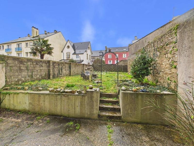 Maison - 208 m² - 10 pièces