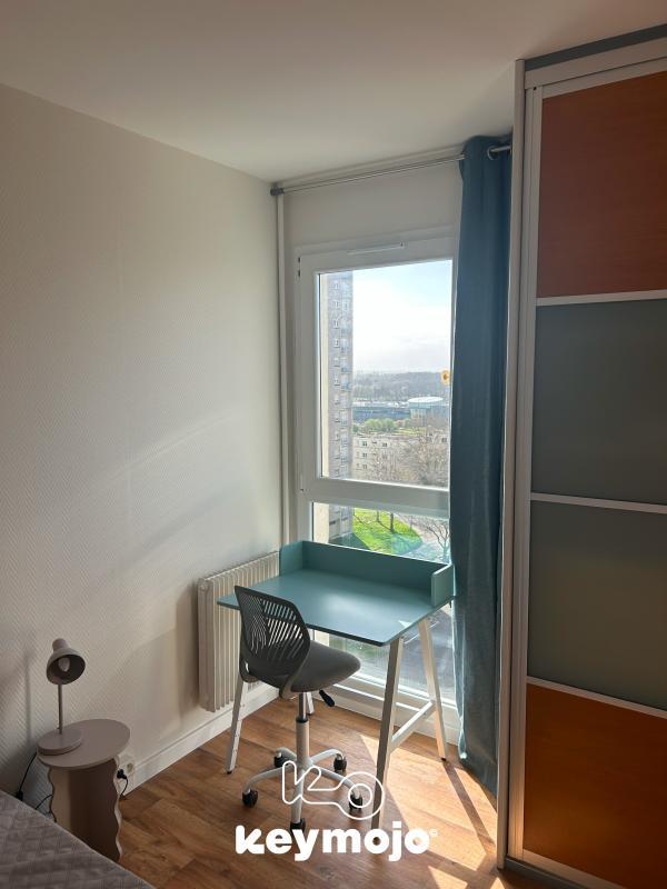 Chambre - 76 m² - 5 pièces