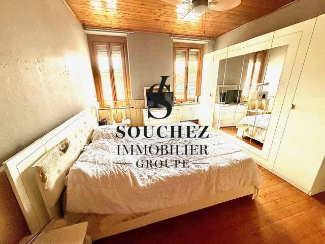 Maison - 250 m² - 8 pièces