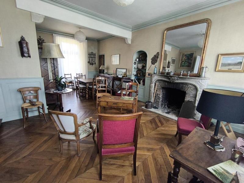 Maison - 315 m² - 13 pièces