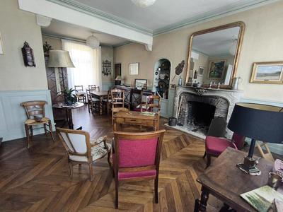 Maison - 315 m² - 13 pièces