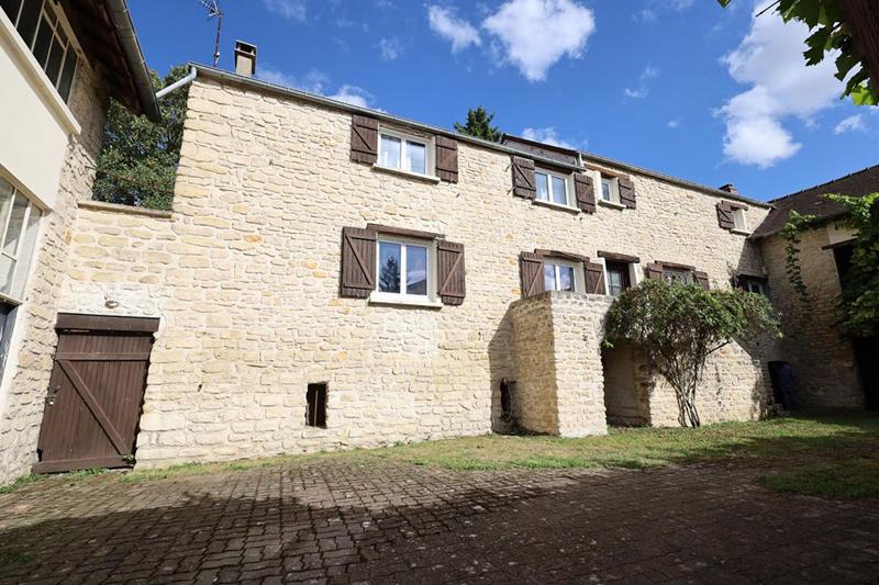 Maison - 180 m² - 5 pièces