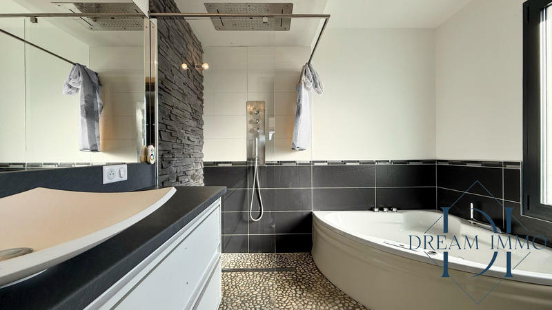 Maison contemporaine - 162 m² - 6 pièces