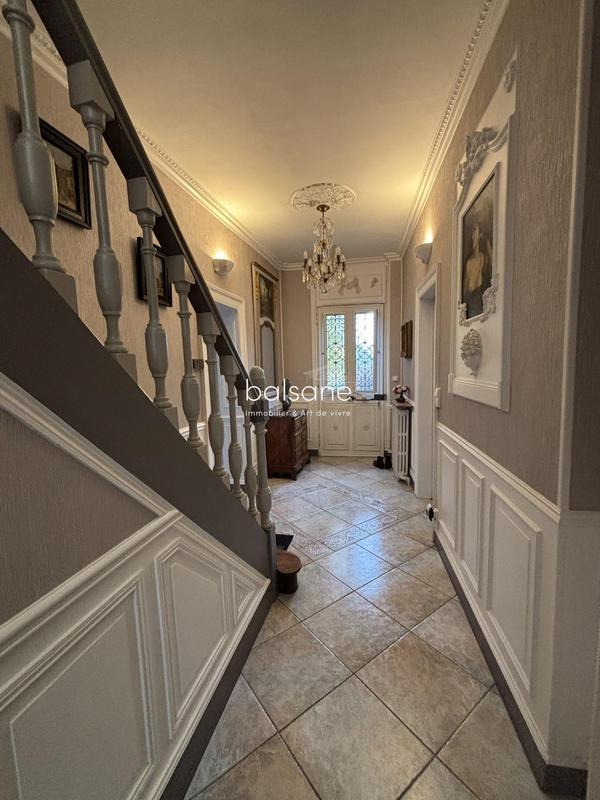 Maison - 180 m² - 8 pièces