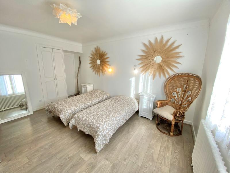 Maison - 220 m² - 7 pièces