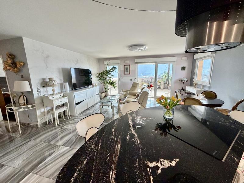 Appartement - 90 m² - 3 pièces