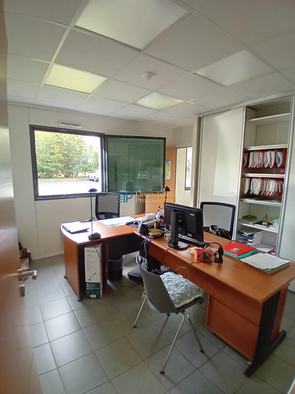 Bureau - 111 m² - 5 pièces