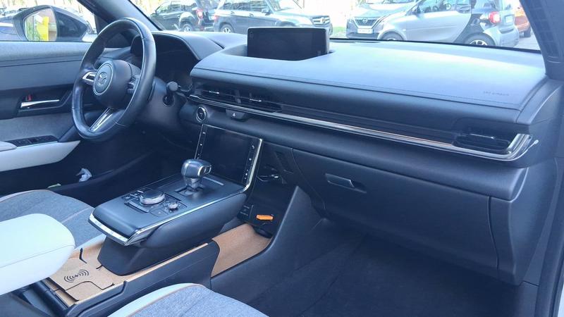 Mazda 3 Mx 30 e-Skyactiv 145 35.5 kWh Modern Confidence - Entretien constructeur Toit ouvrant