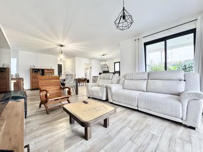 Maison traditionnelle - 107 m² - 4 pièces