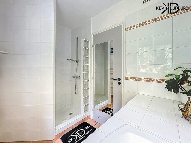 Maison - 180 m² - 7 pièces