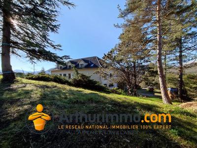 Maison - 400 m² - 13 pièces