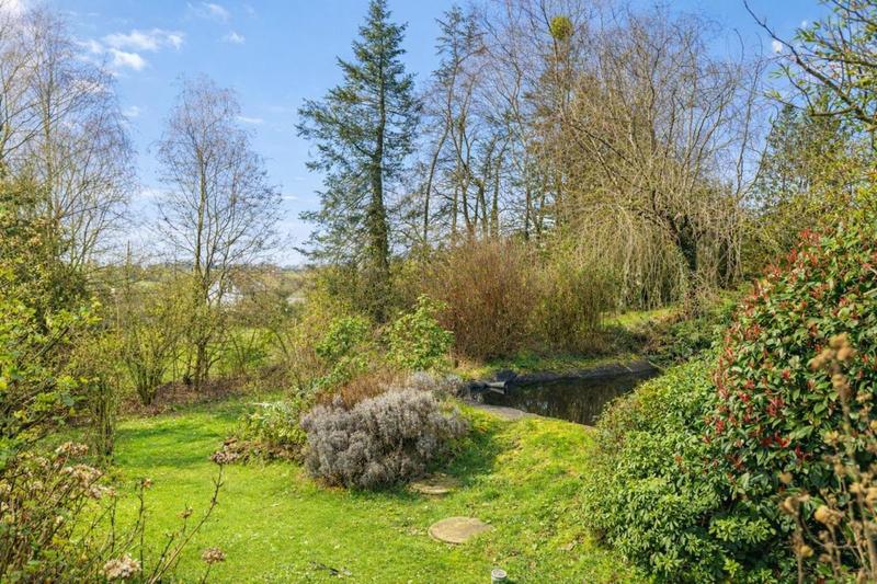 Maison traditionnelle - 240 m² - 12 pièces