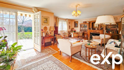 Maison - 241 m² - 7 pièces