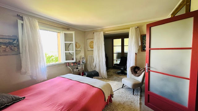 Propriété - 220 m² - 9 pièces