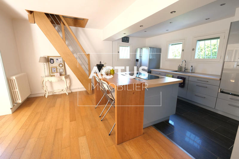 Maison - 214 m² - 6 pièces