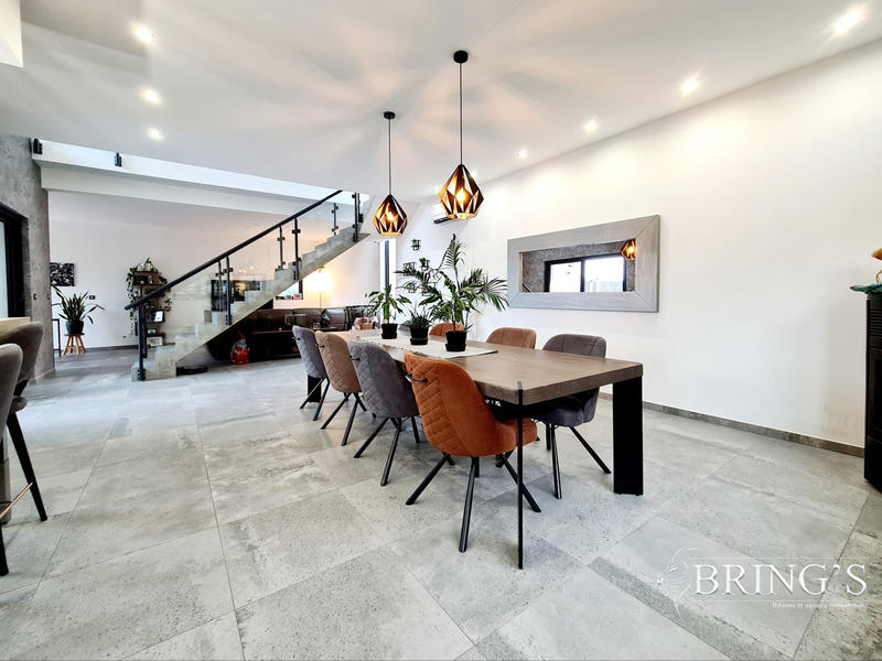 Maison - 162 m² - 5 pièces