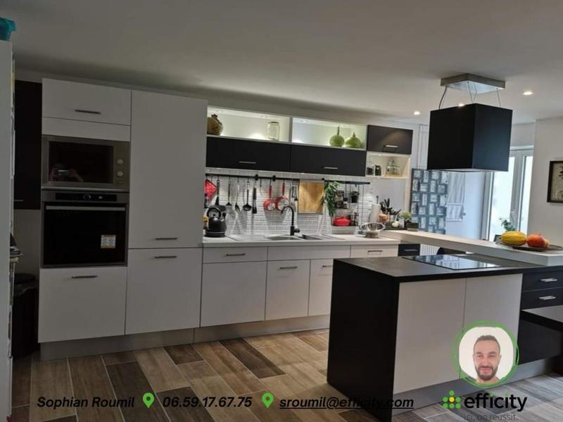 Maison - 302 m² - 7 pièces