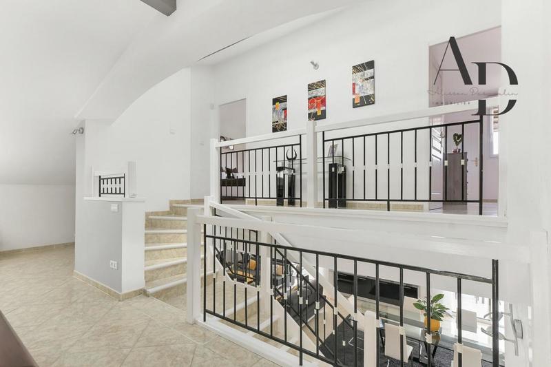 Maison - 285 m² - 7 pièces