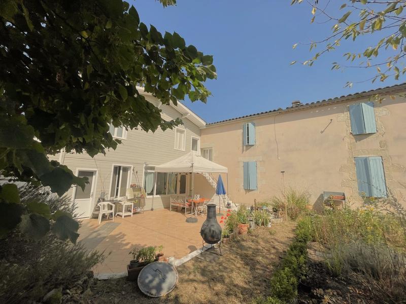 Maison - 278 m² - 10 pièces