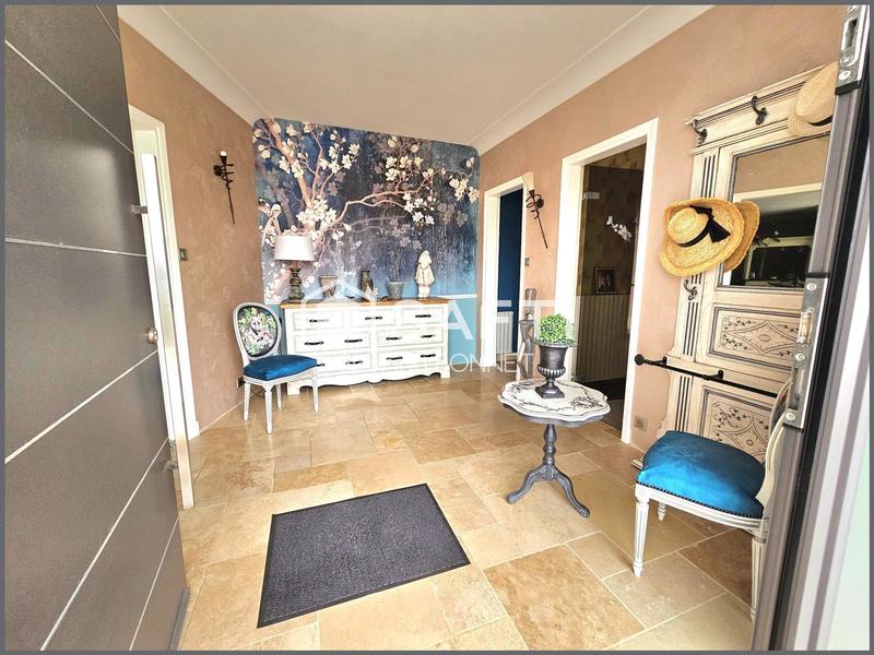 Maison - 212 m² - 7 pièces