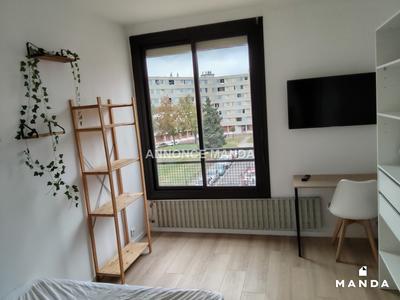 Chambre - 10 m² - 6 pièces
